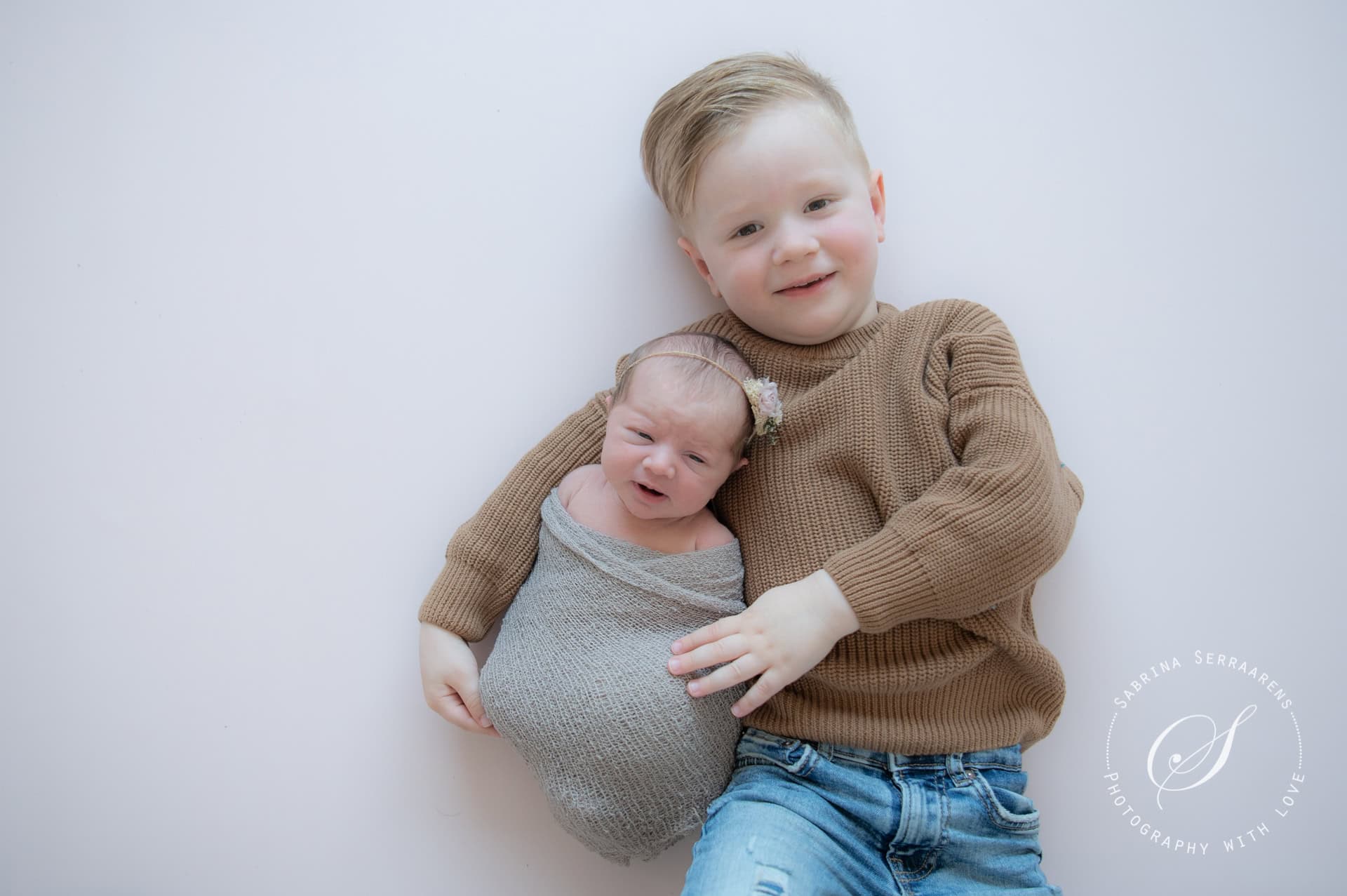 New born fotoshoot met grote broer
